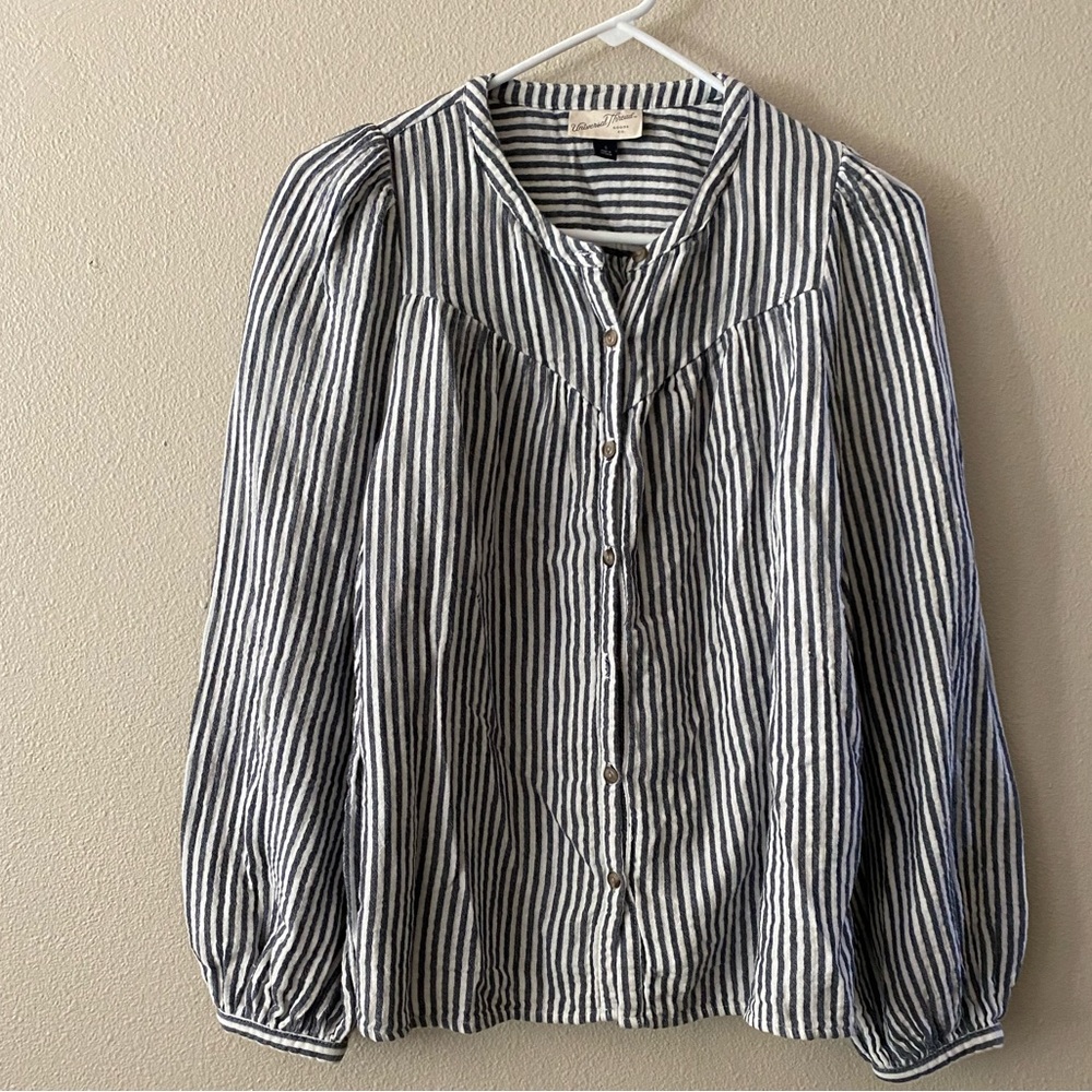 Universal Thread button up cotton blouse